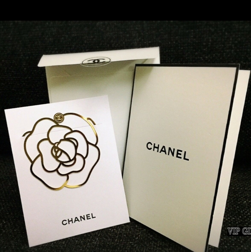💍+FREE GIFT🎁NWT Beautiful Chanel Accessory👑 - Picture 4 of 6